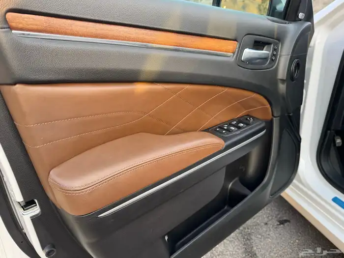 كرايسلر c300 platinum - V8 hemi - بحالة المصنع 37