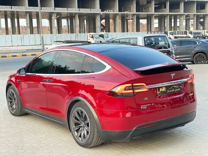 تسلاP100D MODEL X 7