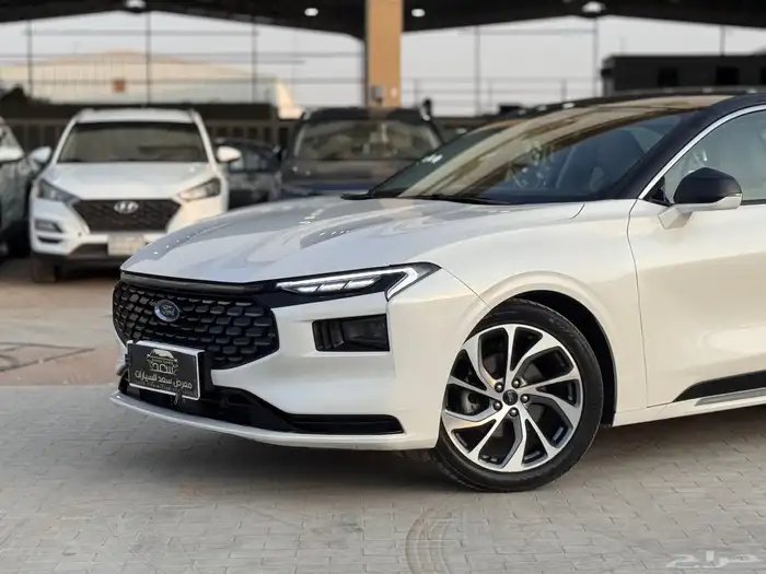 فورد توروس 2022 تيتانيوم ابيض 2