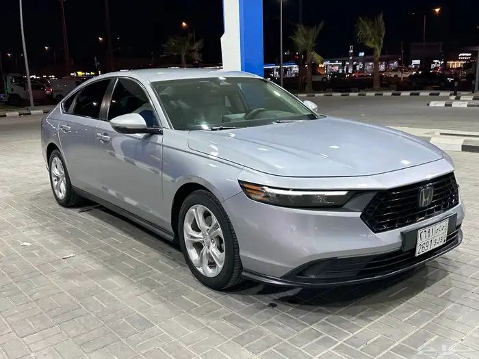 هوندا اكورد 2023 فضي المالك الاول عداد 42فقط تشييكات وكاله 4