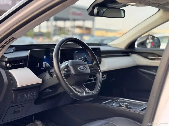 فورد توروس 2022 تيتانيوم ابيض 12