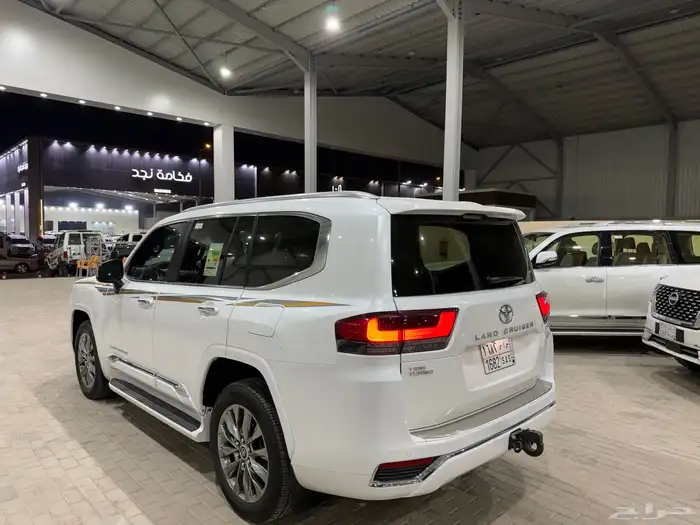تويوتا لاندكروزر فكسار 2023 عداد 64 الف فقط وكالة 10