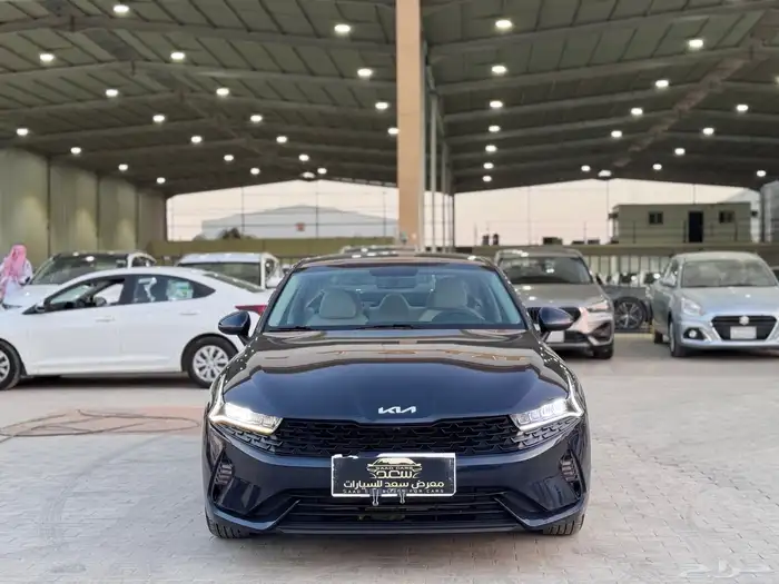 كيا كي فايف 2022 ازرق غامق 2.5 4
