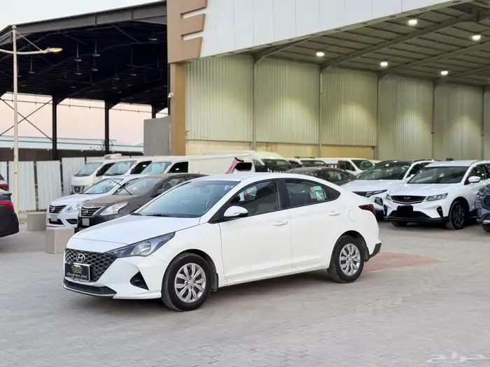 هيونداي اكسنت 2023 ابيض عداد قليل 3