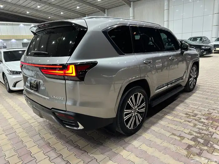 لكزس LX600 موديل 2022 فل كامل BB نظيف جدآ 31