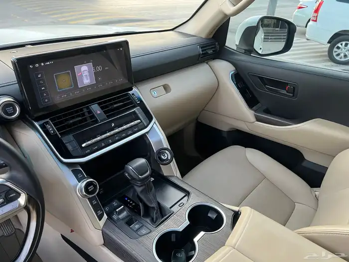 تويوتا لاندكروزر 2022 GXR (بحالة ممتازة) 13