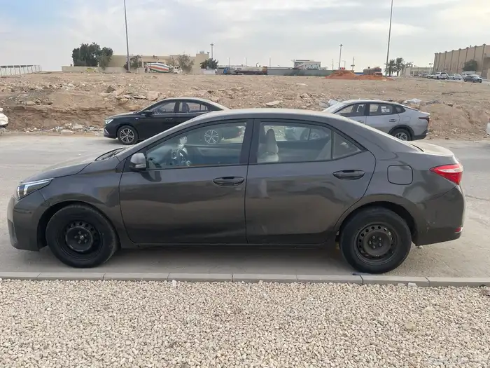 سياره كورولا للبيع للمستخدم مكينه قير مكيف شرط 6