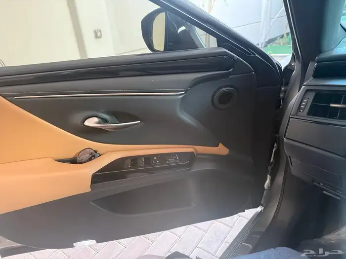 لكزس ES 300 h 10