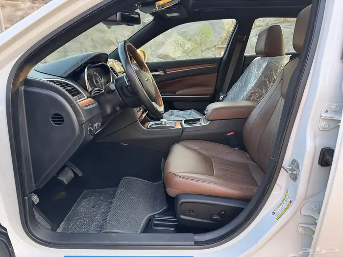 كرايسلر c300 platinum - V8 hemi - بحالة المصنع 39