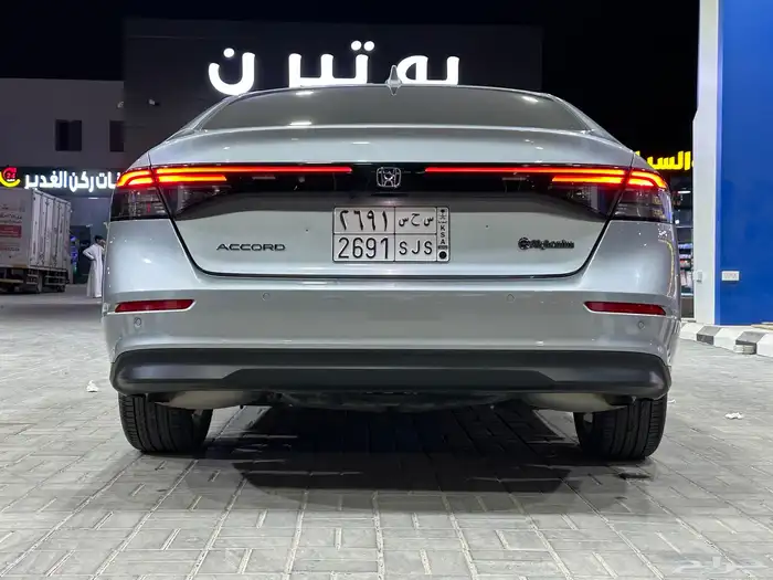 هوندا اكورد 2023 فضي المالك الاول عداد 42فقط تشييكات وكاله 10