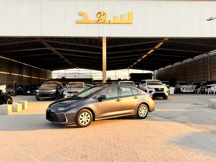 تويوتا كورولا 2024 رمادي 2.0 0