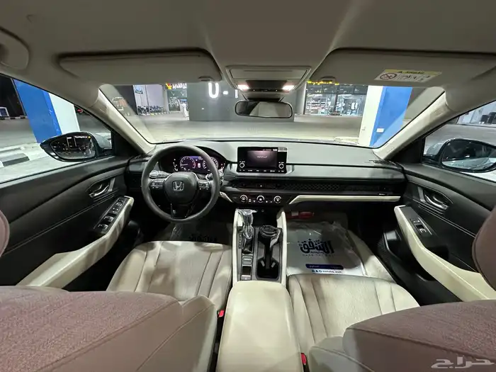 هوندا اكورد 2023 فضي المالك الاول عداد 42فقط تشييكات وكاله 13