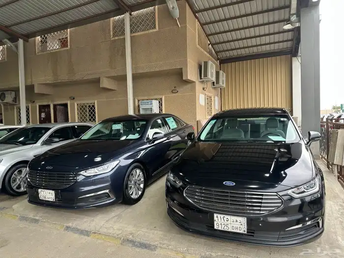 مجموعة فورد تورس 2021 اسود وكحلي وابيض عداد قليل 6