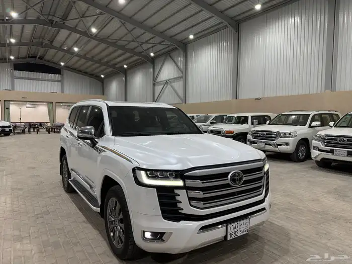 تويوتا لاندكروزر فكسار 2023 عداد 64 الف فقط وكالة 4