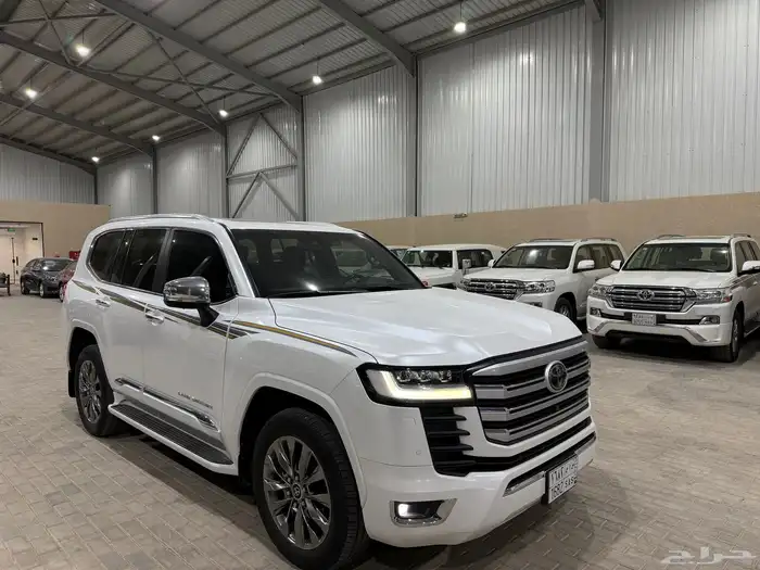تويوتا لاندكروزر فكسار 2023 عداد 64 الف فقط وكالة 3