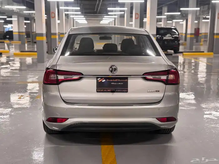 ام جي 5 موديل 2023 10