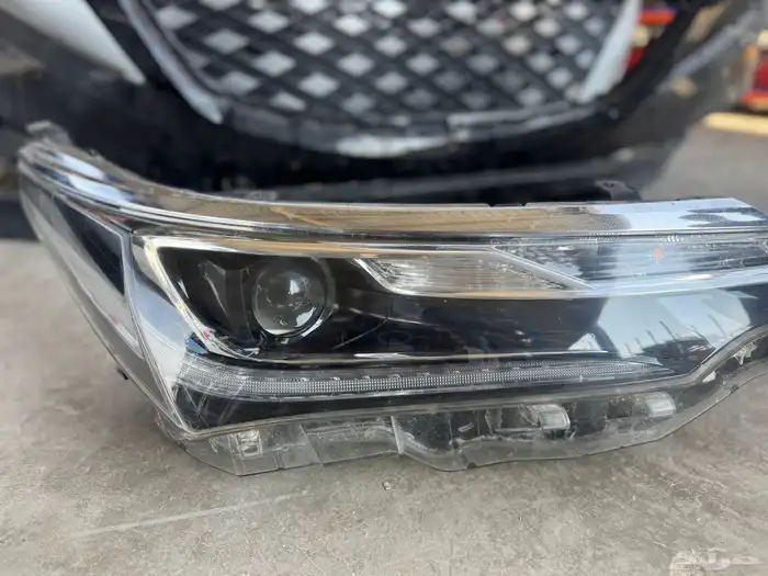 شمعه كورولا 2017-2018 يمين فل كامل اصلي وكاله 3