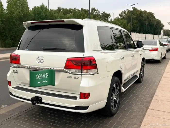 2020تويوتا لاندكروزر vxs (مخزن) 3