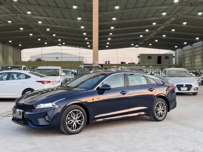 كيا كي فايف 2022 ازرق غامق 2.5 1