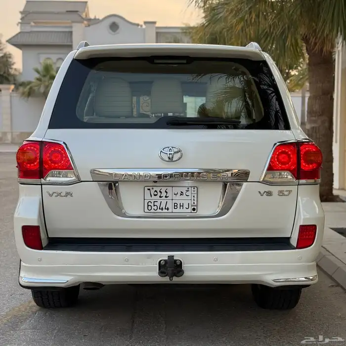 لاندكروزر VXR بريمي 2015 - وكالة 3