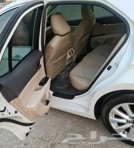 للبيع كامري 2020 اللون ابيض نص فل GLE 5