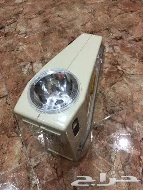 كشاف طوارئ قابل للشحن نظيف جدا 3