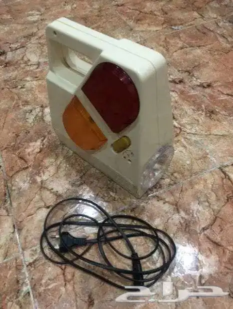 كشاف طوارئ قابل للشحن نظيف جدا 4