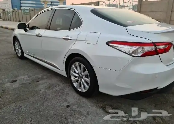 للبيع كامري 2020 اللون ابيض نص فل GLE 1
