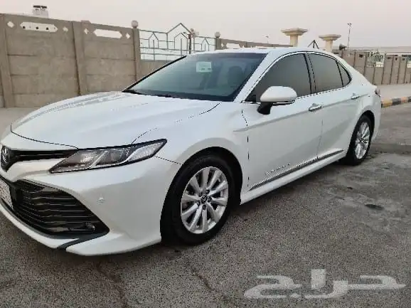 للبيع كامري 2020 اللون ابيض نص فل GLE 12