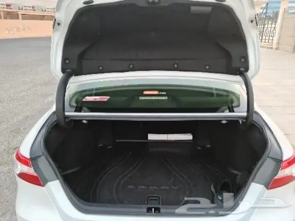 للبيع كامري 2020 اللون ابيض نص فل GLE 7