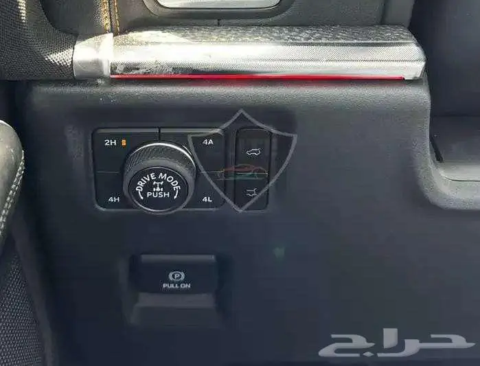 تتوفر فئات فورد اكسبديشين 2025 اصفار لمبيعات النقد والبنوك 25