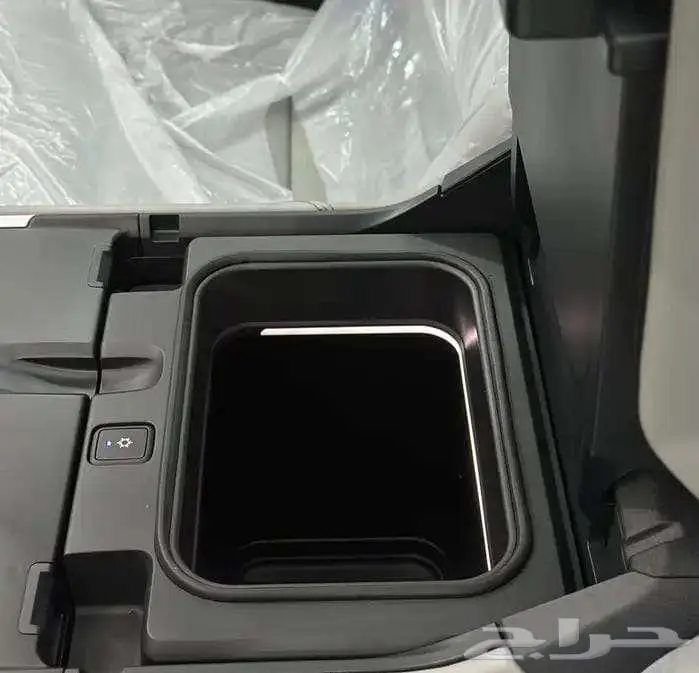 تتوفر فئات فورد اكسبديشين 2025 اصفار لمبيعات النقد والبنوك 3