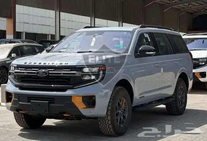 تتوفر فئات فورد اكسبديشين 2025 اصفار لمبيعات النقد والبنوك 7
