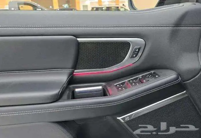 تتوفر فئات فورد اكسبديشين 2025 اصفار لمبيعات النقد والبنوك 33