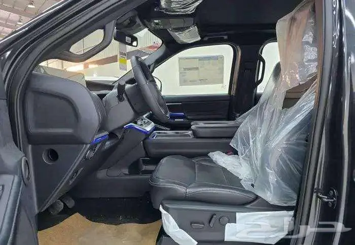 تتوفر فئات فورد اكسبديشين 2025 اصفار لمبيعات النقد والبنوك 31