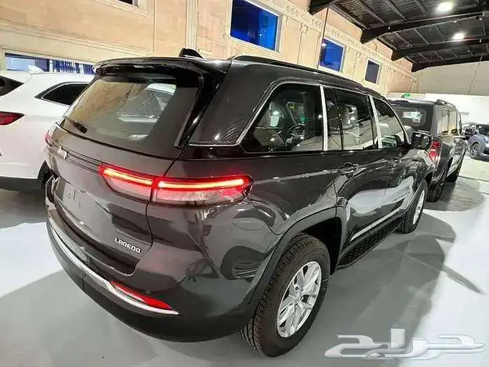 جيب جراند شيروكي لاريدو 2025 2