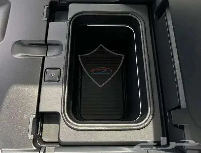 تتوفر فئات فورد اكسبديشين 2025 اصفار لمبيعات النقد والبنوك 23