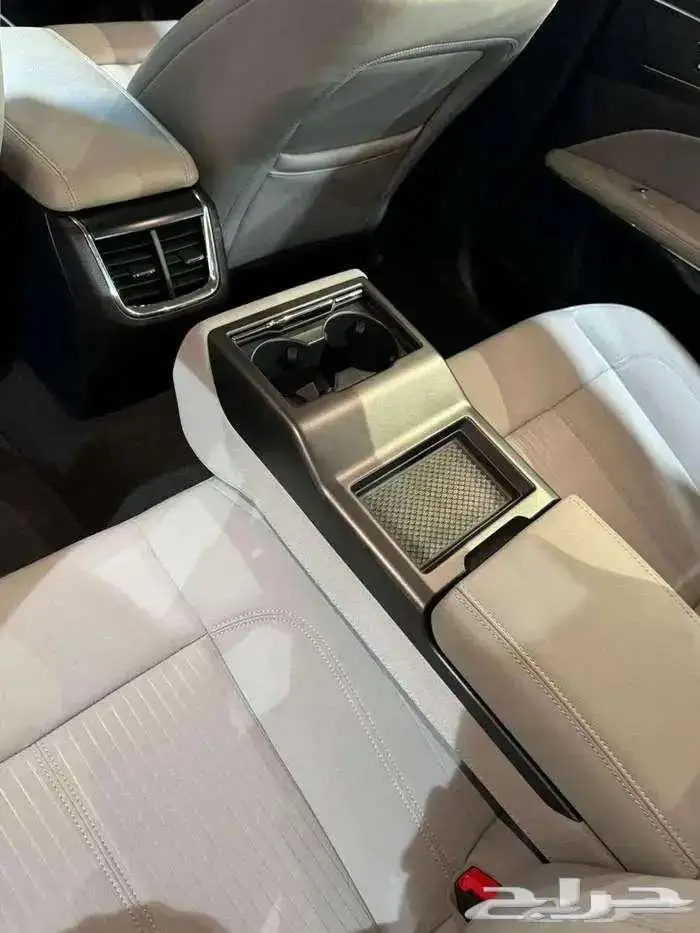 للبيع فورد تورس 2022 امبيانتي سعودي مخزززنه عداد 15 الف فقط 45