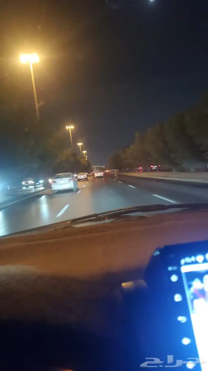 أريد شقه كبير بابين او دور كمل شرق الرياض 0