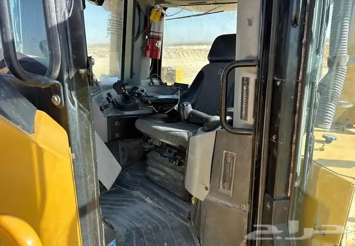 للبيع بلدوزر كتربلر حجم  D8T موديل 2017 15