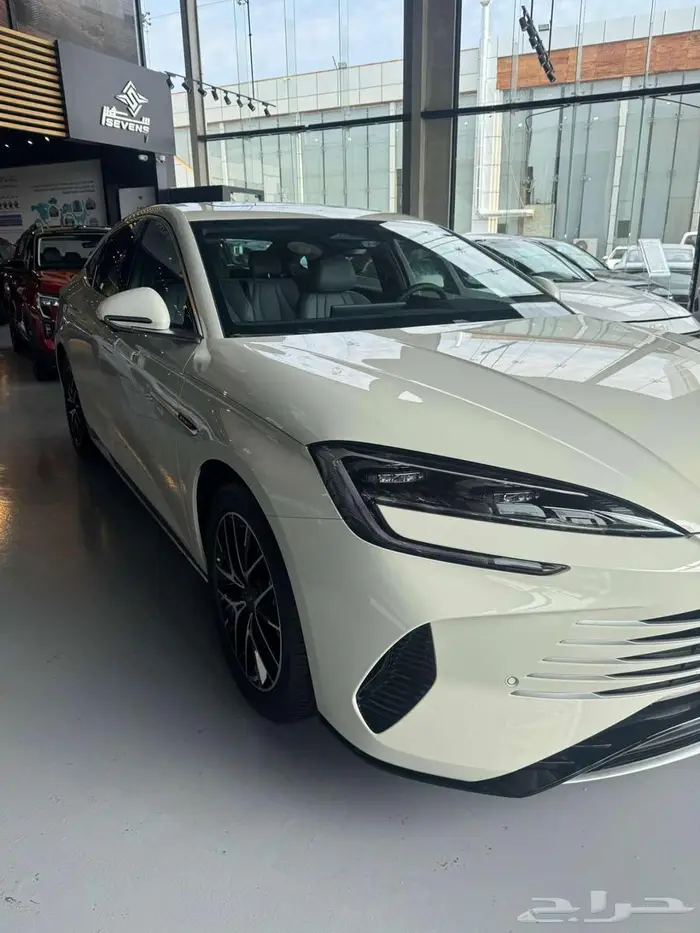 ب واي دي سيل 7 2026 بريميوم لدى شركة سفنز للسيارات 7