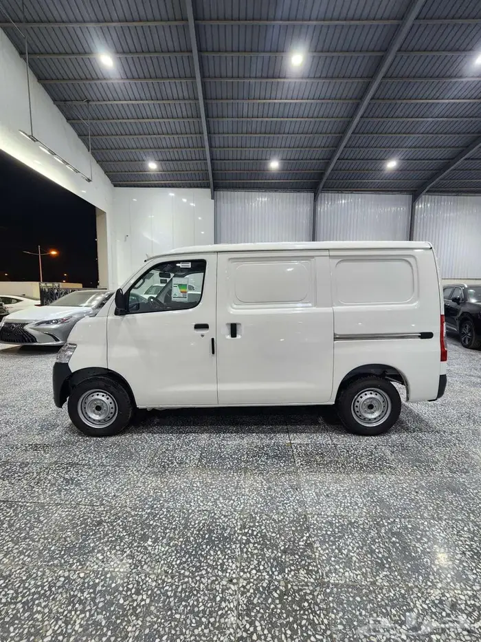 تويوتا فان لايت اس اوتوماتيك بنزين 2025 السعر 71300 3