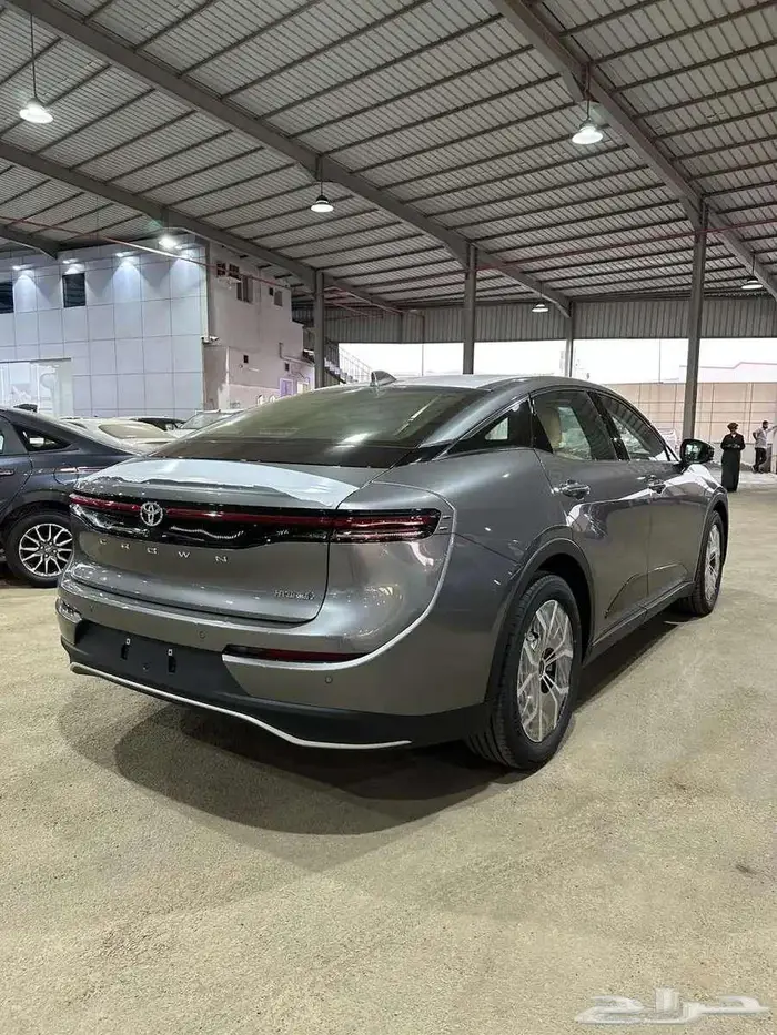 تويوتا كراون بريميوم 2026 13