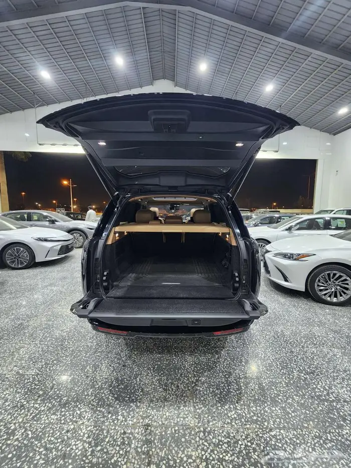 لاند روفر اوتو غرافي 2023 بلاك اديشن خليجي 18