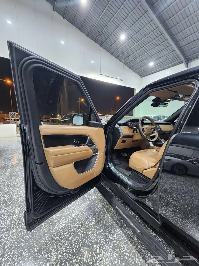 لاند روفر اوتو غرافي 2023 بلاك اديشن خليجي 10