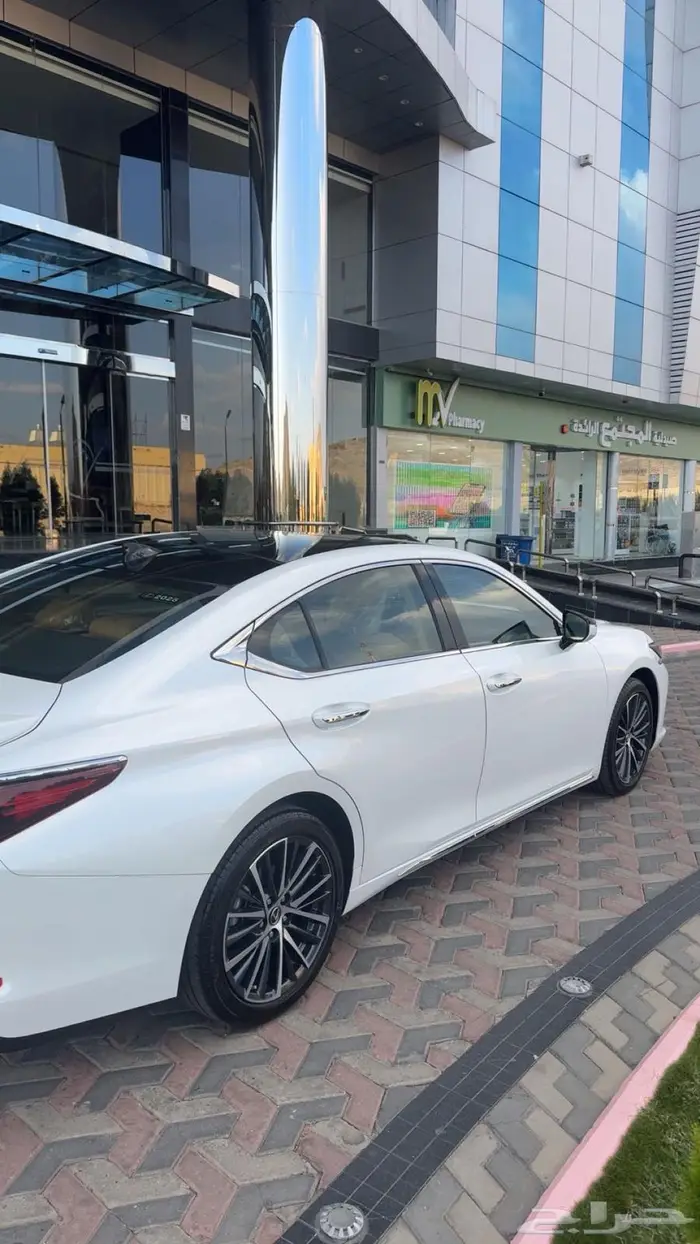 للبيع لكزس 2025 ES اخو الجديد CC 10