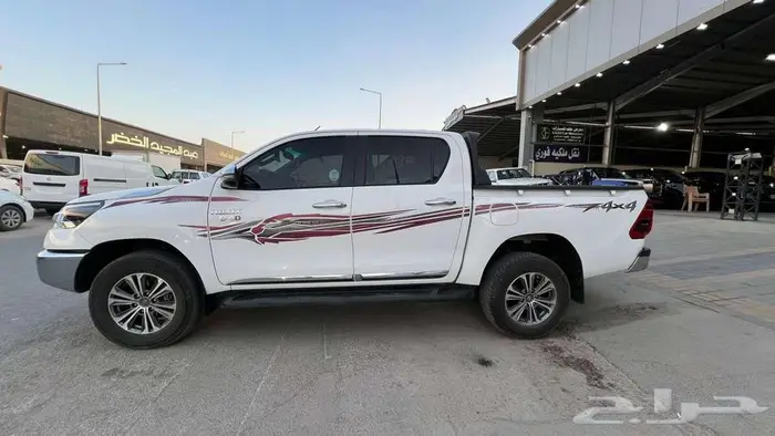 تويوتا هايلوكس GLX ديزل موديل 2024- معرض خلف للسيارات 4