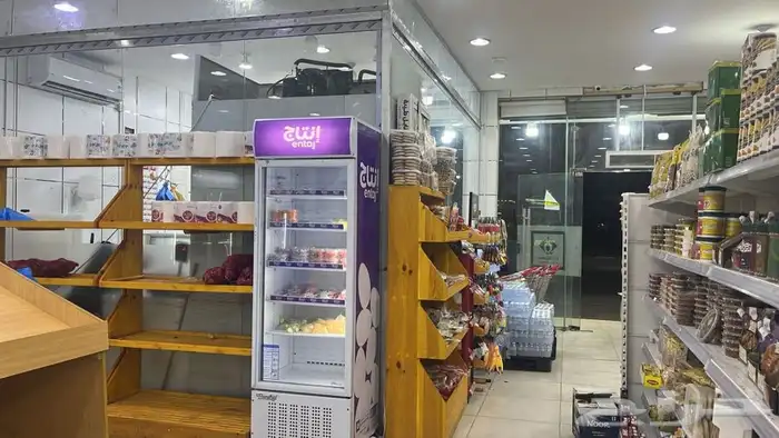 للتقبيل محل متكامل من عمال وبظاعه وثلاجات تجميد وتبريد 8