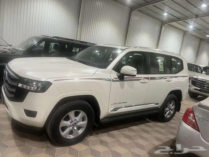 تويوتا لاند كروزر خليجي رقم 2 فتحة سقف كاش وأقساط بنوك 4