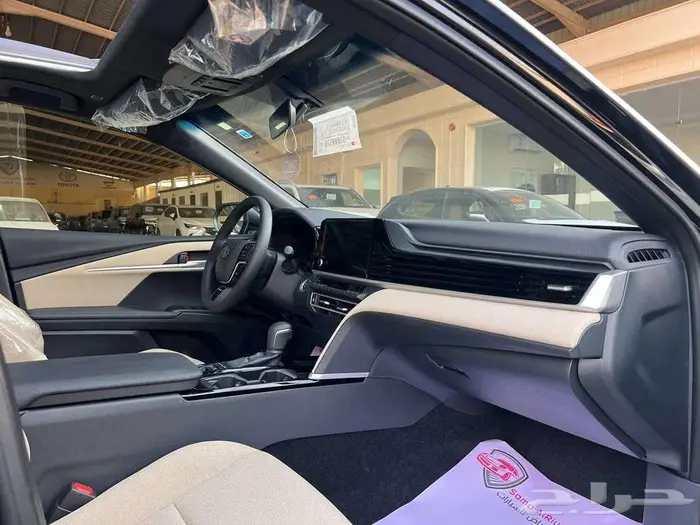 تويوتا كامري LE هايبرد 2025 فتحة بانوراما 2